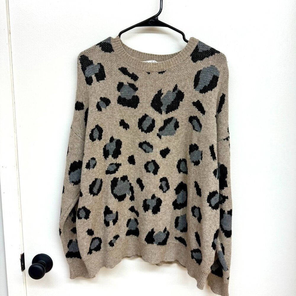 Davi & Dani L Tan Leopard Pullover Sweater